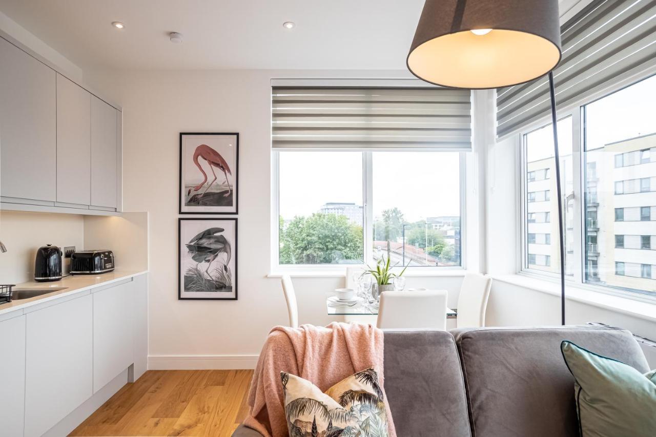 Luxe & Stylish 1 & 2 Bed Flats Near Heathrow, Legoland, & Windsor Slough Exterior foto