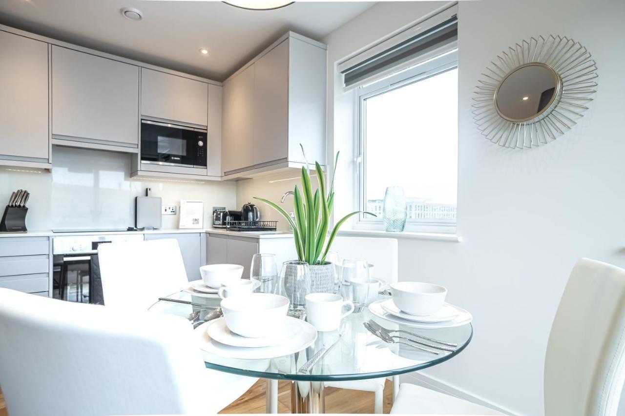 Luxe & Stylish 1 & 2 Bed Flats Near Heathrow, Legoland, & Windsor Slough Exterior foto