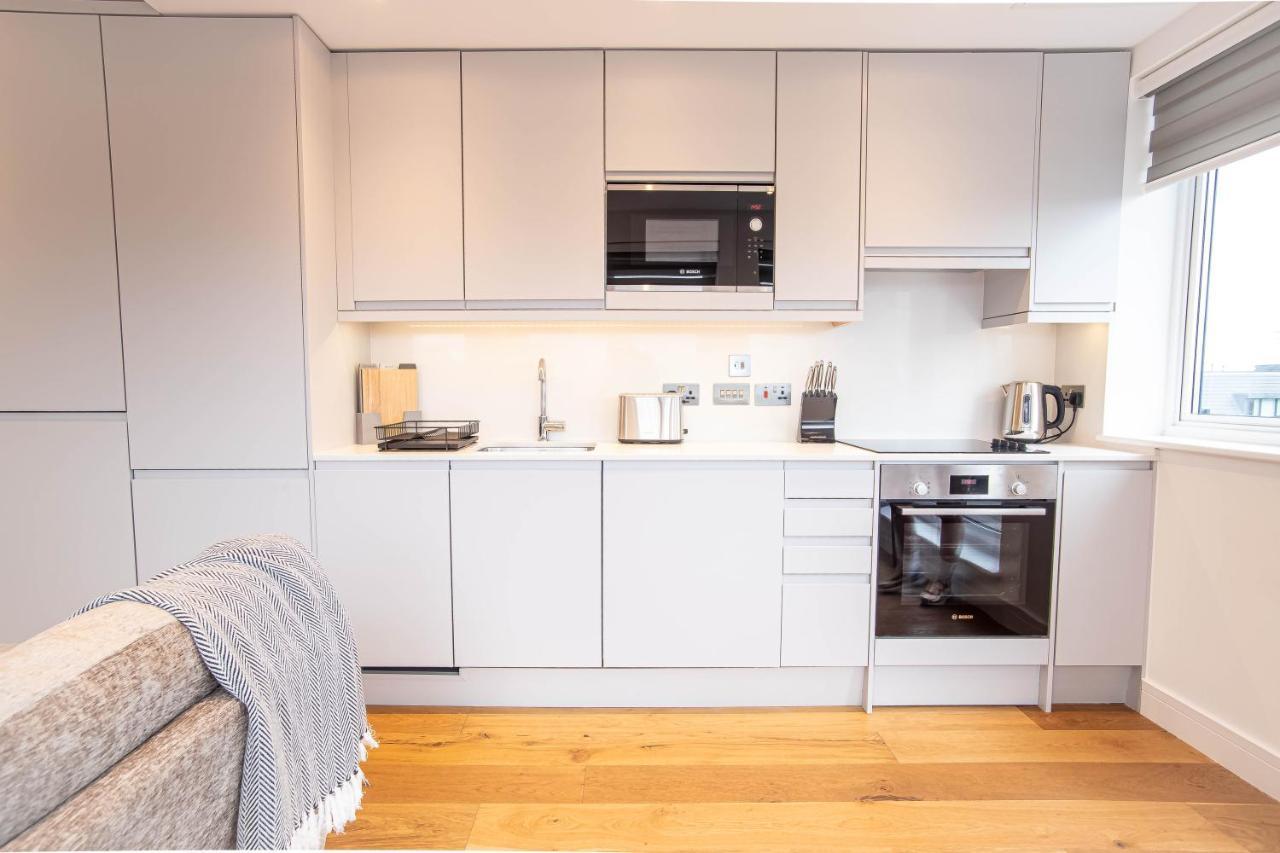 Luxe & Stylish 1 & 2 Bed Flats Near Heathrow, Legoland, & Windsor Slough Exterior foto